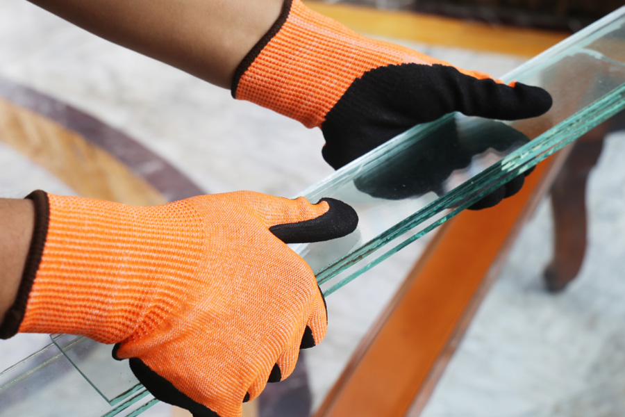 Cut Resistant Gloves: 2022 Top Varieties and Features